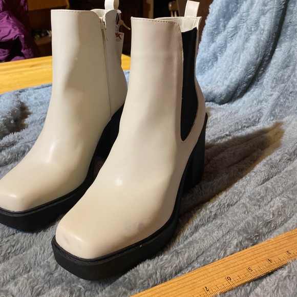 MIA Off-White Ankle Booties - Picture 2 of 9